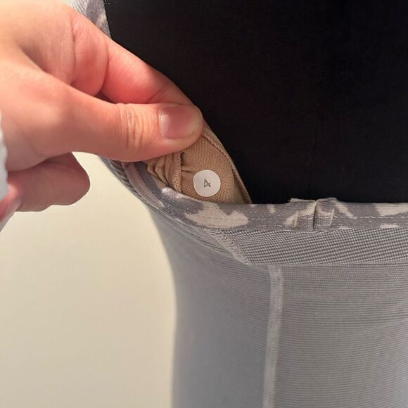 Lululemon Size 4 Racerback Gray Top - Picture 7 of 8